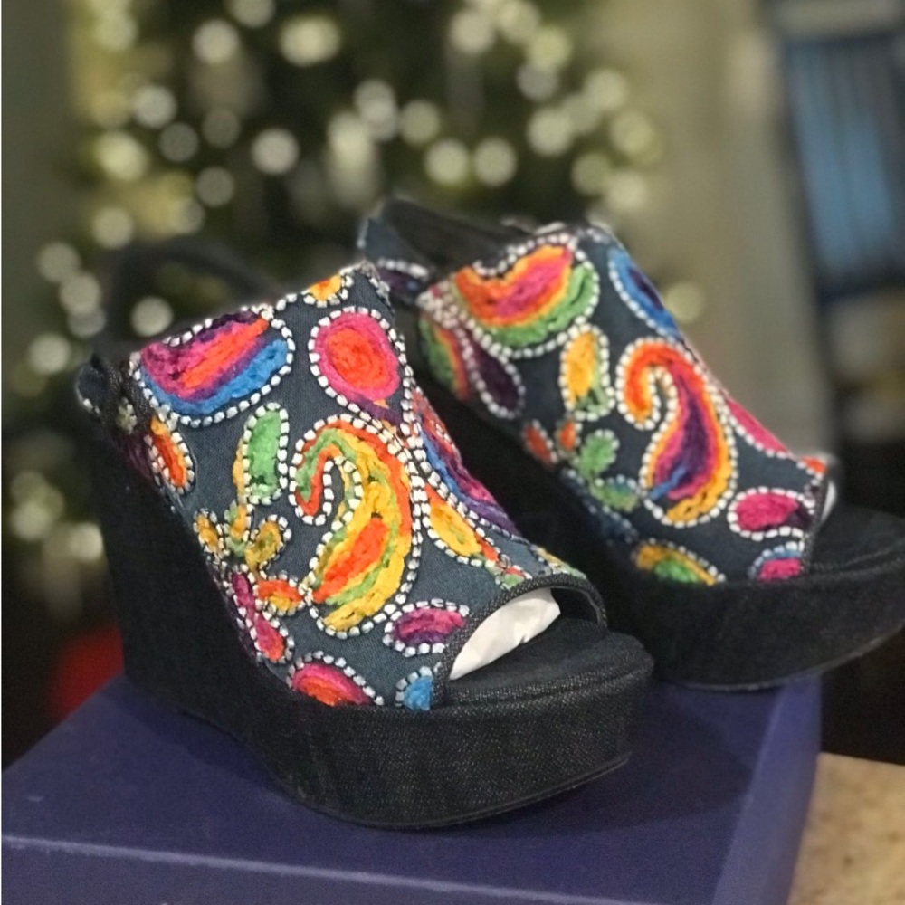 NEW Stuart Weitzman Hand Embroidered Denim Wedge Sandals Shoes Size 6